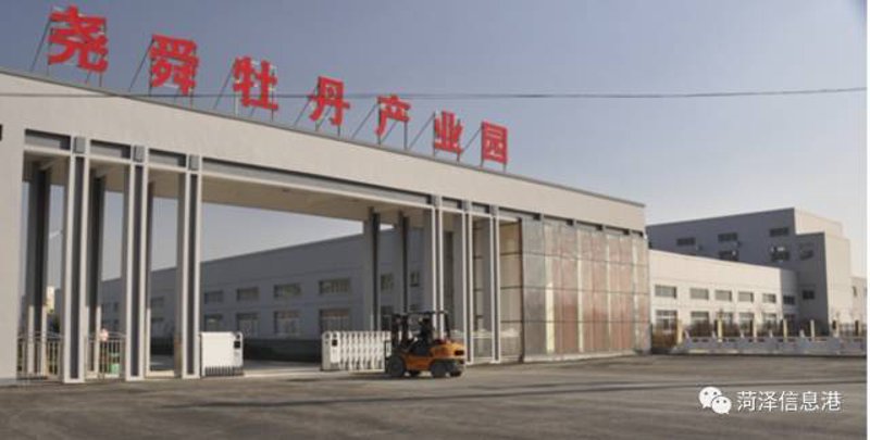 在探讨“批发零售”行业时，我们常常会遇到这样的疑问：“批发零售属于什么行业？”这个问题的答案其实并不单一，它涉及的范围相当广泛。接下来，让我们一起从多个角度来剖析这个行业的特点与分类。